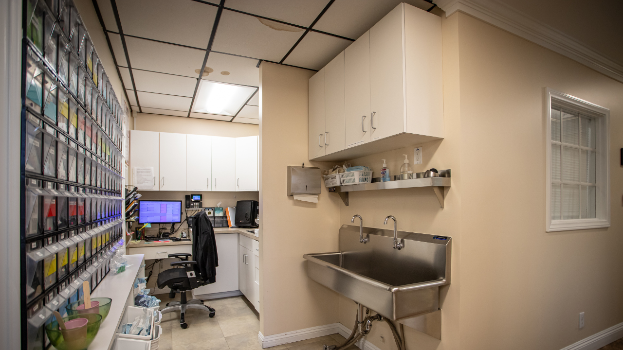 Modern Periodontist Office Near Laguna Beach – Advanced Dental Implant & Gum Surgery Facility
